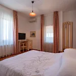 Casa Cranta 4* Brasov