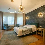 Casa Cranta 4* Brasov