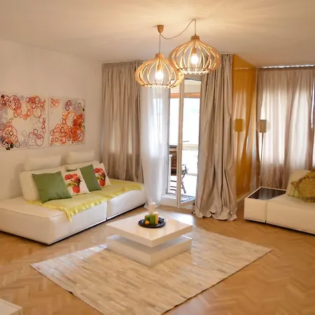 Casa Cranta 4* Brasov