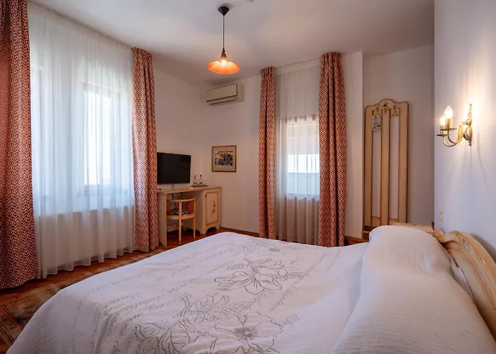 Casa Cranta 4* Braşov